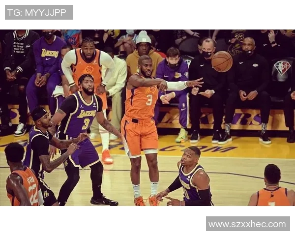 太阳队与湖人队的布克对决引发的篮球激情与战术较量解析