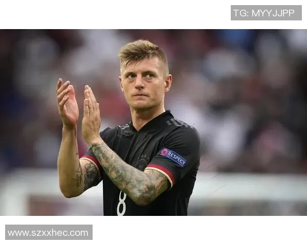 克罗斯在足球场上的传奇之路与未来展望：从天才少年到世界级中场大师